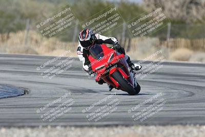 media/Dec-01-2025-Moto Forza (Mon) [[2daa91e15f]]/1-Advanced Group/Session 3 (Turn 3)/